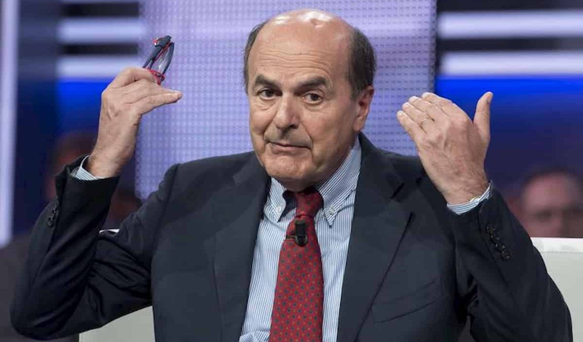 Bersani: "Con Pd e M5s uniti cambierebbe l'aria, se non lo fanno..."