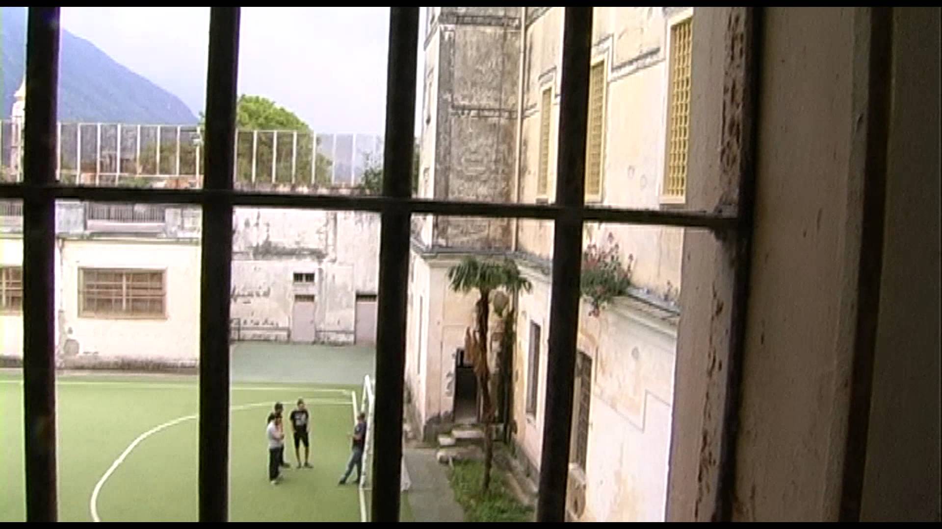 Carcere minorile, un materasso dato alle fiamme e scoppia il caos: "La Penitenziaria è allo stremo"