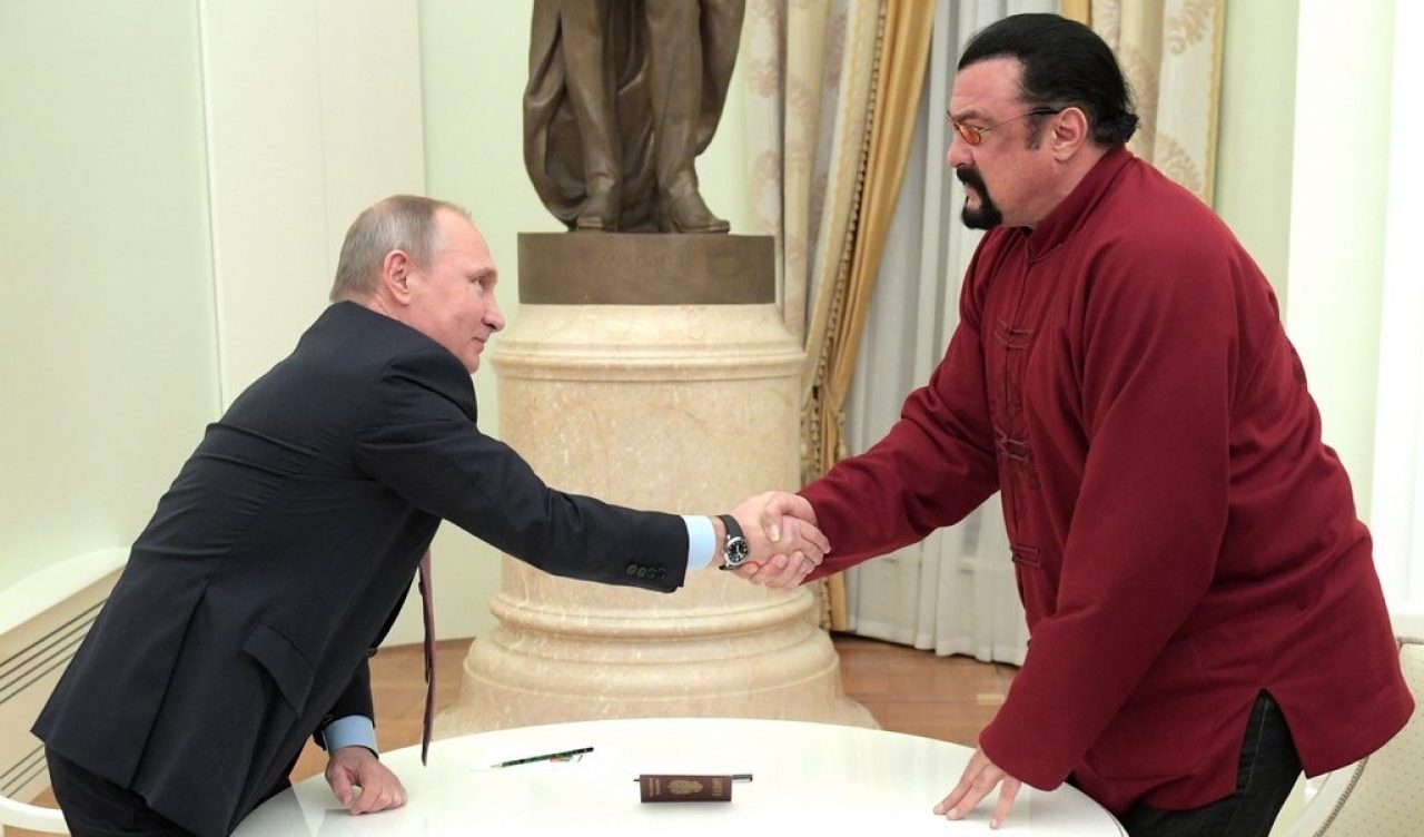 Steven Seagal: l'attore americano filo-Putin nel Donbass per girare un film