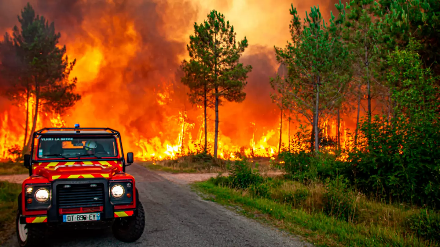 incendi-gironda Incendi, la Gironda brucia: evacuate circa 10mila persone in Francia, le immagini sono impressionanti