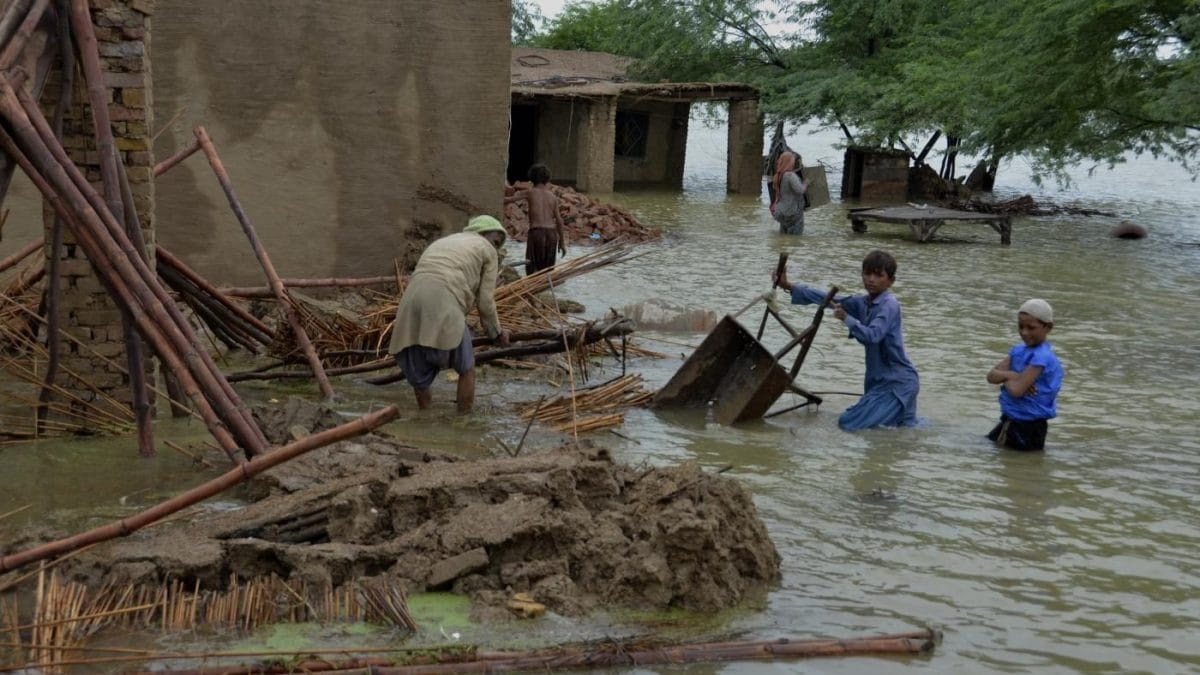 pakistan-inondazioni Pakistan, il drammatico bilancio delle inondazioni: più di mille morti, un terzo del Paese sott'acqua