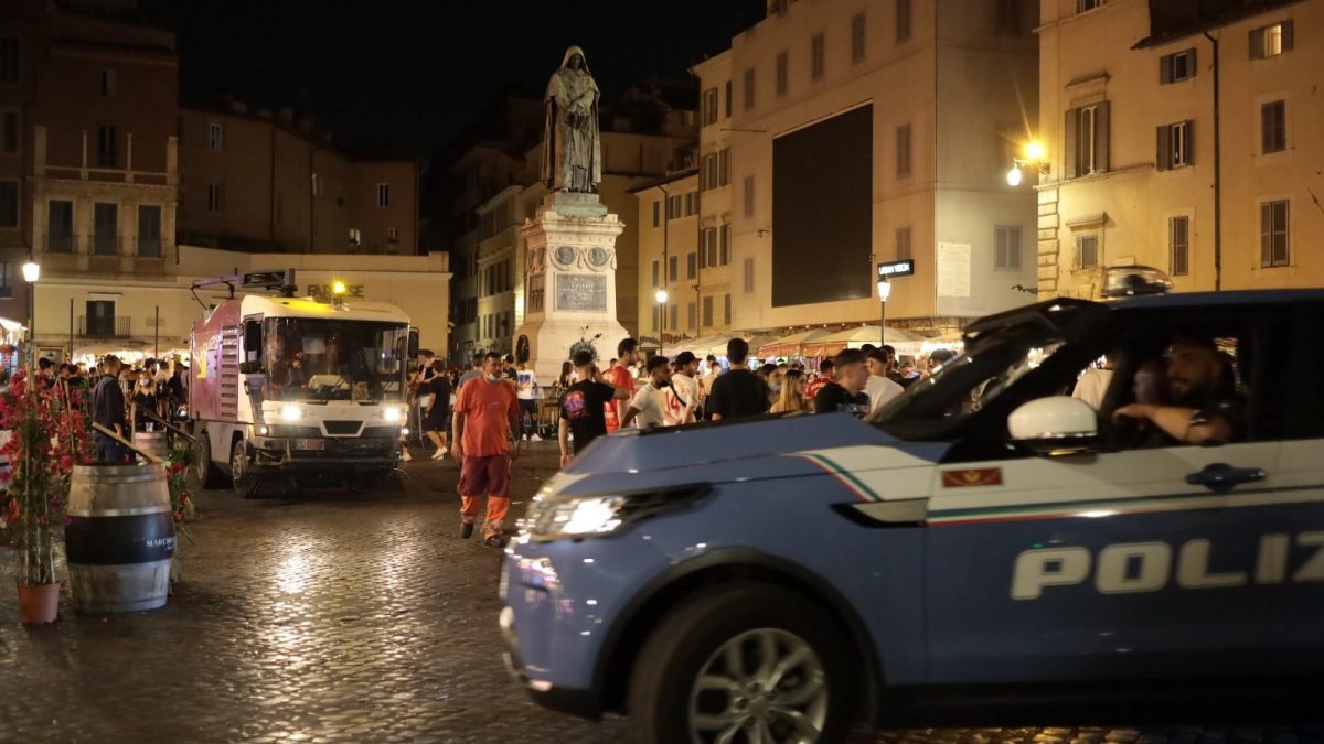 roma-polizia-campo-de-fiori Roma, turista norvegese rifiuta avances: picchiata e lasciata a terra priva di sensi