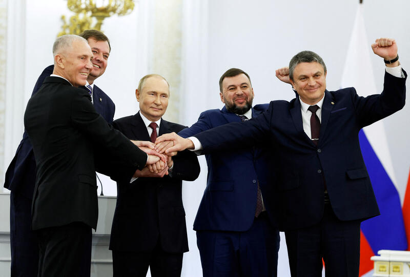Putin parla come Meloni e Salvini: "Genitore 1 e genitore 2 è una perversione"