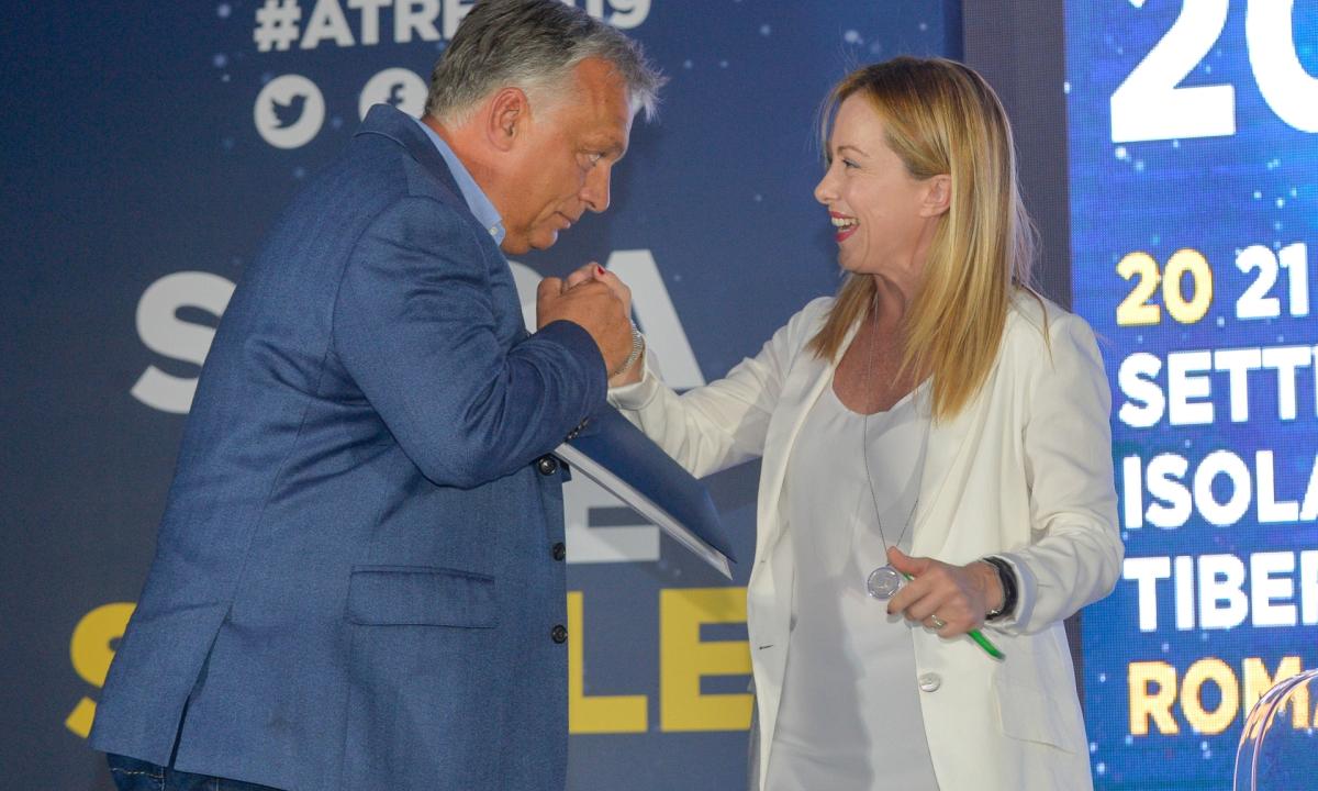 Meloni se ne infischia dei diritti civili: "Non sono d'accordo con le misure Ue contro l'Ungheria"