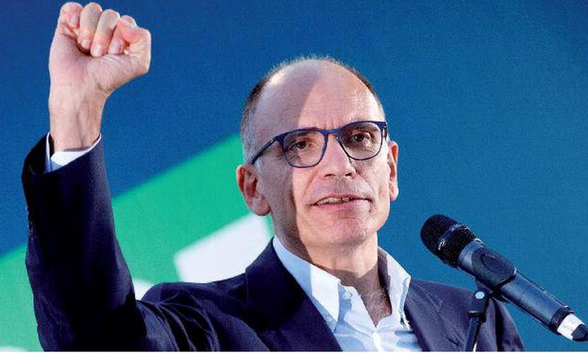 Letta scrive agli iscritti del Pd: "Abbiamo perso ma ne usciamo vivi, ora un congresso costituente"