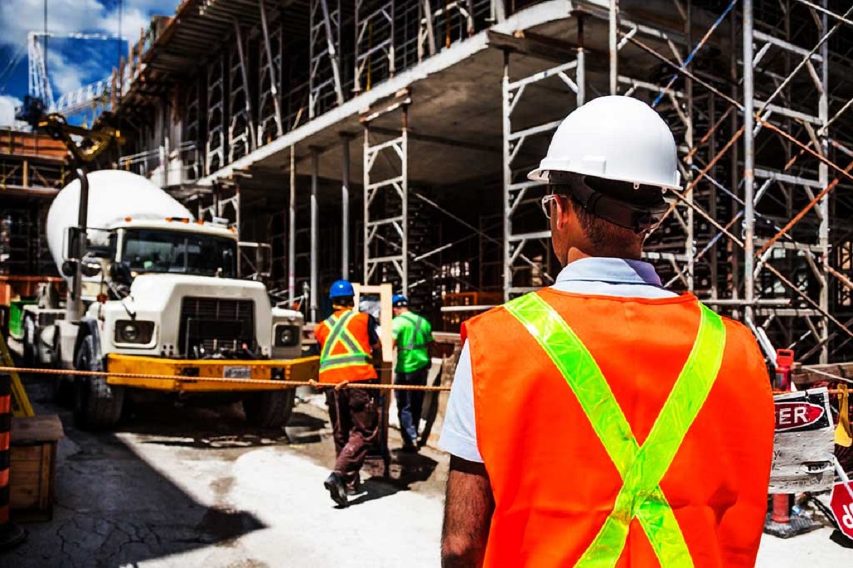 Morti sul lavoro, due operai trovati senza vita in un cantiere: intossicati per scaldarsi con un falò
