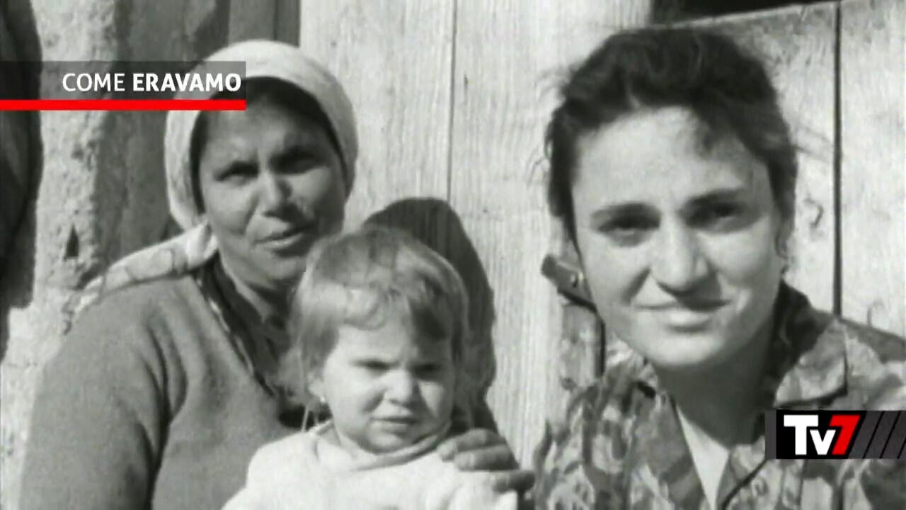 come-eravamo-tv7 "Tv7", su Rai 1 in seconda serata: temi e anticipazioni della puntata