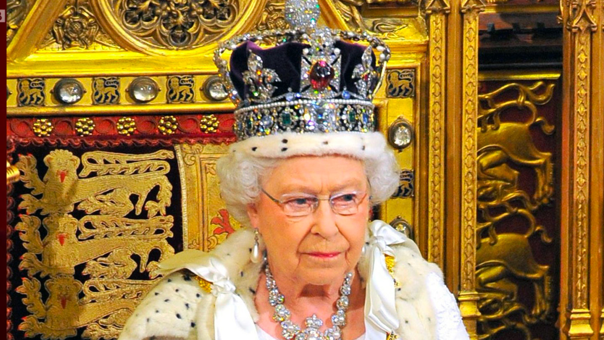 corona-sant-edoardo-elisabetta Quanto pesa (e quanto vale) la corona della Regina Elisabetta?