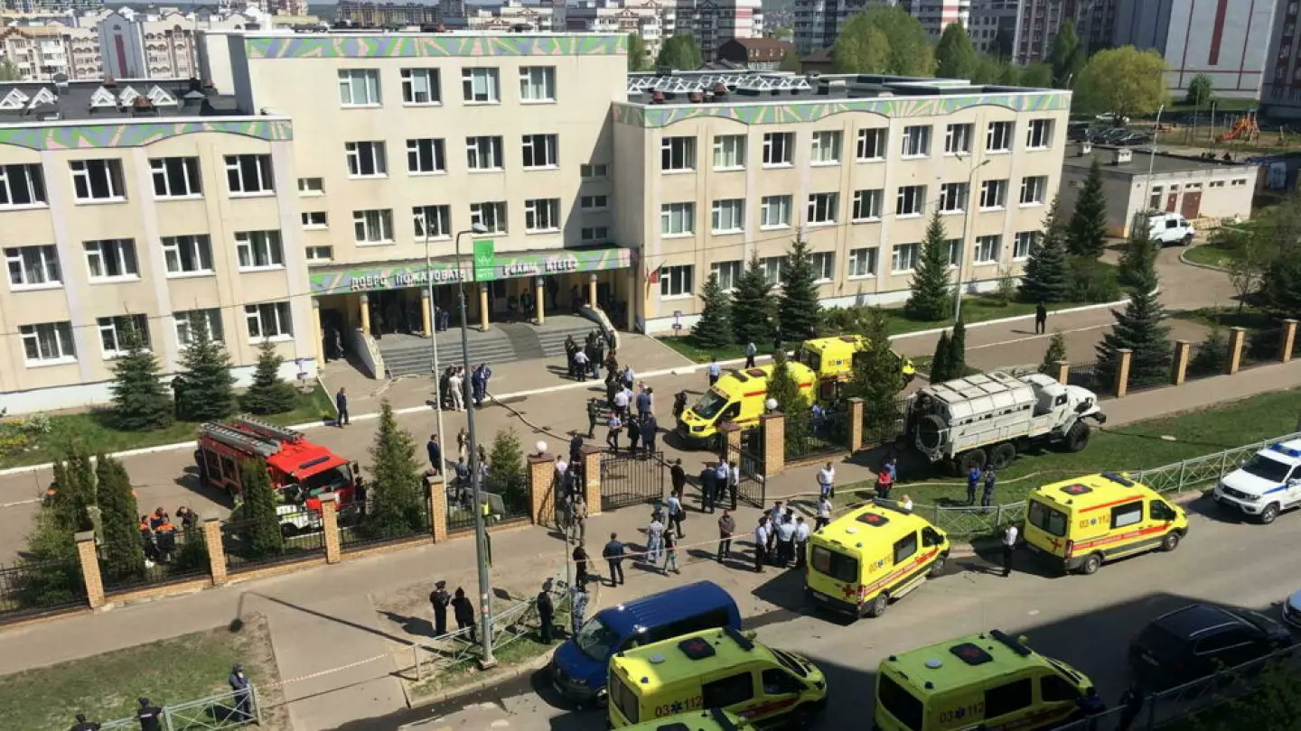 scuola-russia-sparatoria Izhevsk, sparatoria in una scuola: almeno 15 uccisioni e venti feriti da parte del killer neonazista