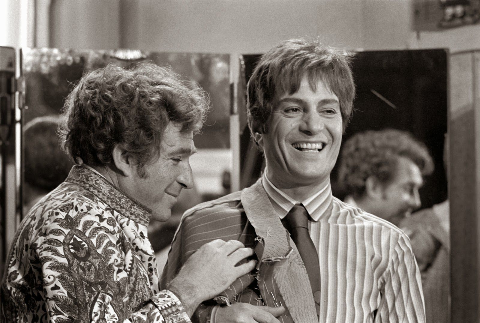 tognazzi-manfredi-straziami "Straziami ma di baci saziami", oggi in seconda serata su Rete 4: trama e cast del film di Dino Risi