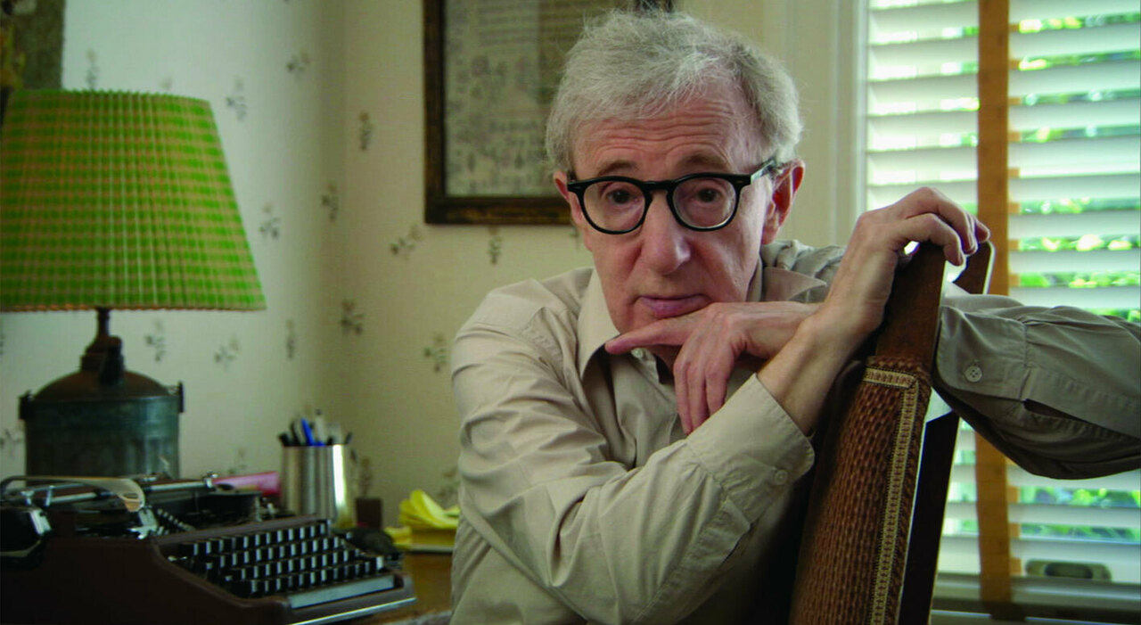 Woody Allen dà l'addio al cinema, il regista annuncia il ritiro: "Questo sarà il mio ultimo film"