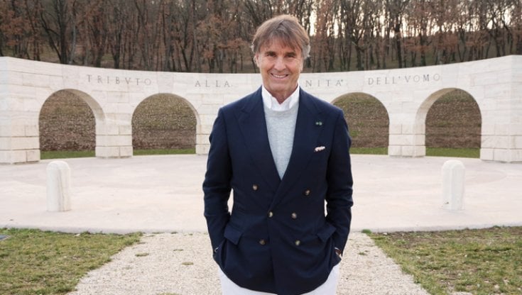 Lo stilista Cucinelli: "Non dovremmo lavorare più di 7 ore al giorno. Recuperiamo ritmi più umani"