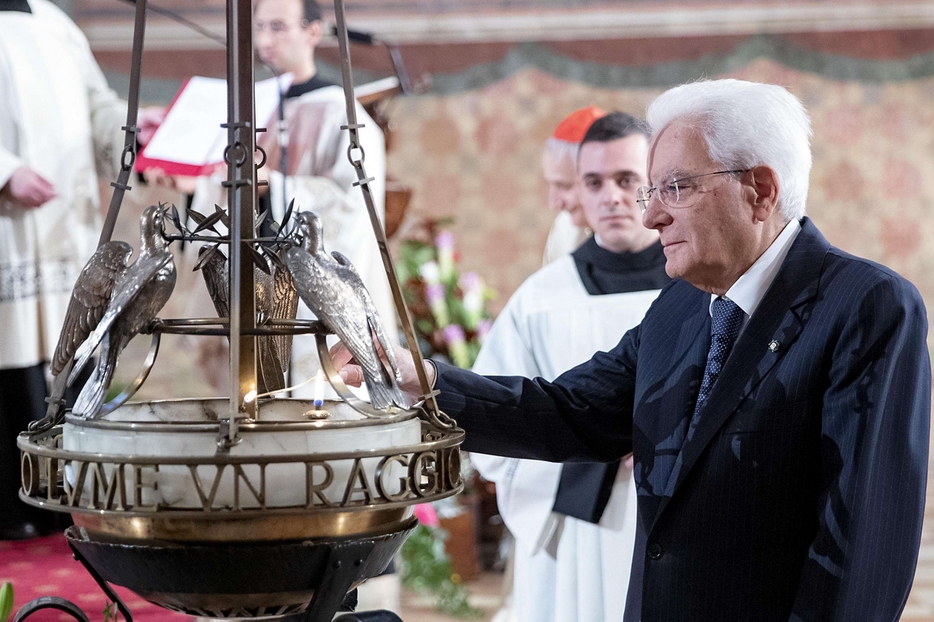 Il presidente Mattarella: "Presto un dialogo per fermare la spirale di guerra"