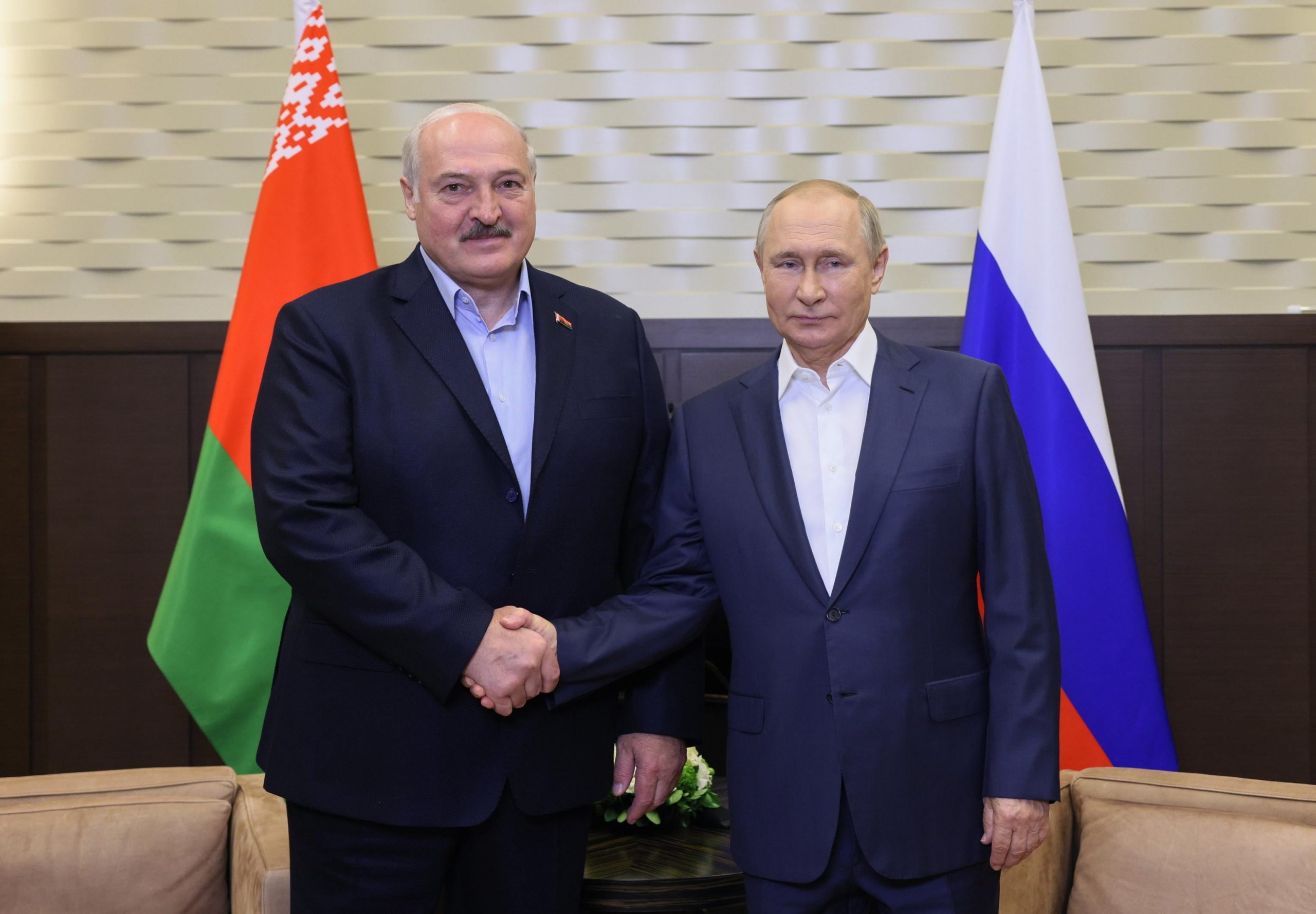 Lukashenko: "Pace possibile in una settimana" (se l'Ucraina sceglie di diventare una regione russa)
