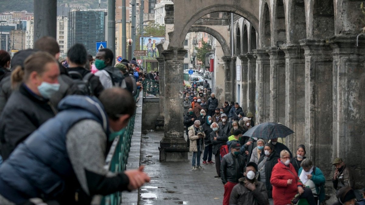 La Caritas: "Nel 2022 aumentati i poveri, +12,5% le persone assistite"