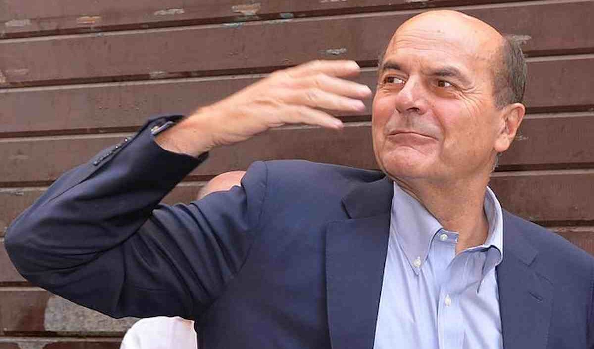 Bersani difende Schlein dal fuoco concentrico: "Su di lei sempre giudizi dall'alto e non dal basso"