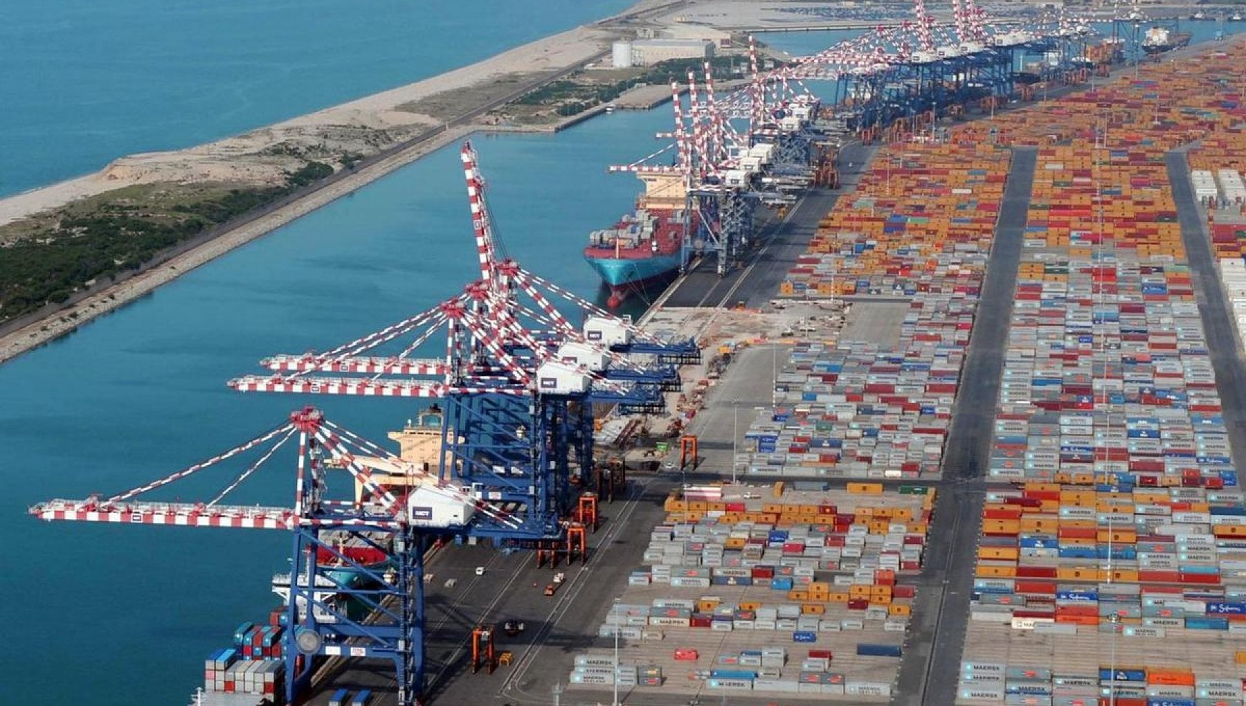 Porto di Gioia Tauro, sgominato un traffico internazionale di droga: arrestate 36 persone, 800 milioni il bottino