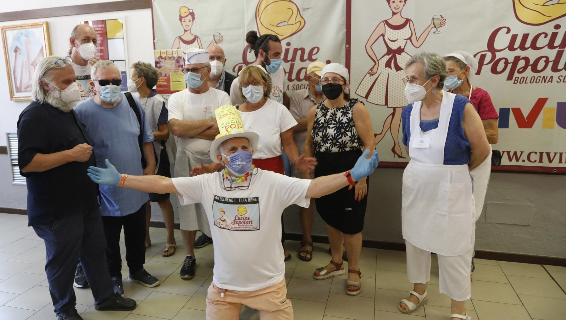 Cucine Popolari, come aiutare i poveri oltre la carità: "La solidarietà è un percorso"