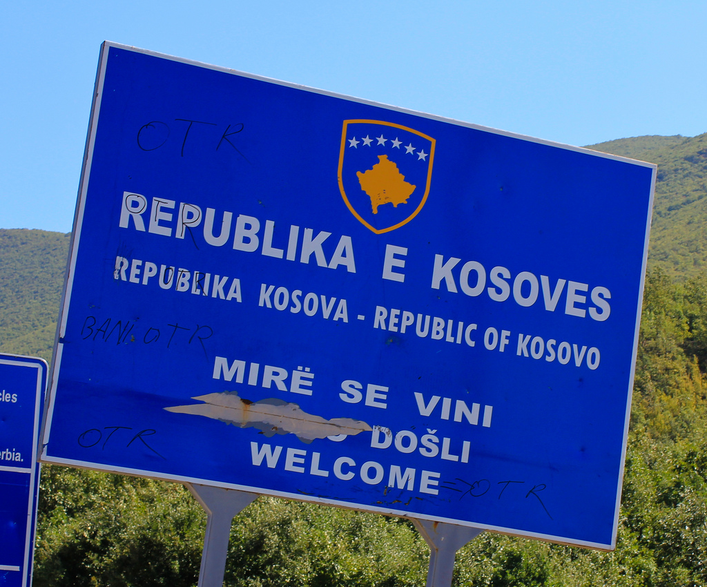 Serbia e Kosovo ai ferri corti, Ue preoccupata: "Non possiamo permetterci violenze" Serbia e Kosovo ai ferri corti, Ue preoccupata: "Non possiamo permetterci violenze"