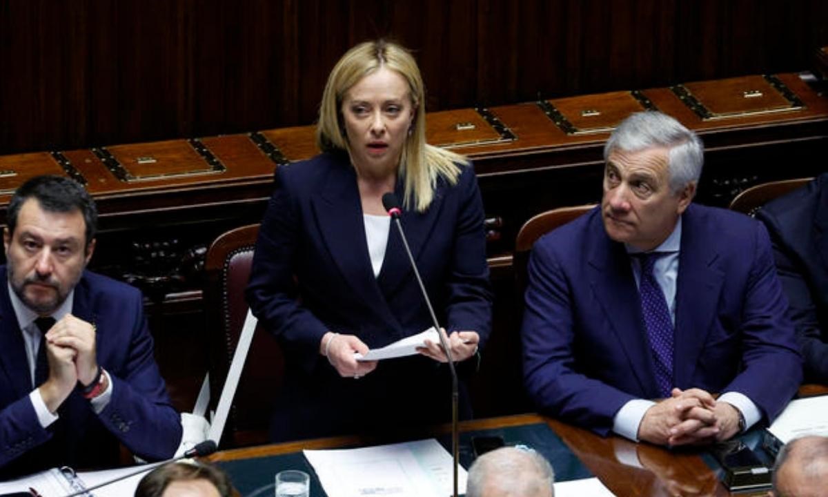 Humanity 1, Tajani lancia un avvertimento alle Ong: "Possiamo agire con l'intervento della magistratura..."