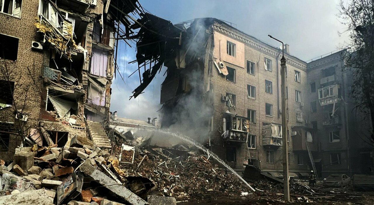 6980011_10213820_kiev_razzi_russi Ora a Kiev manca anche l'acqua. Intanto il sistema elettrico sta per collassare