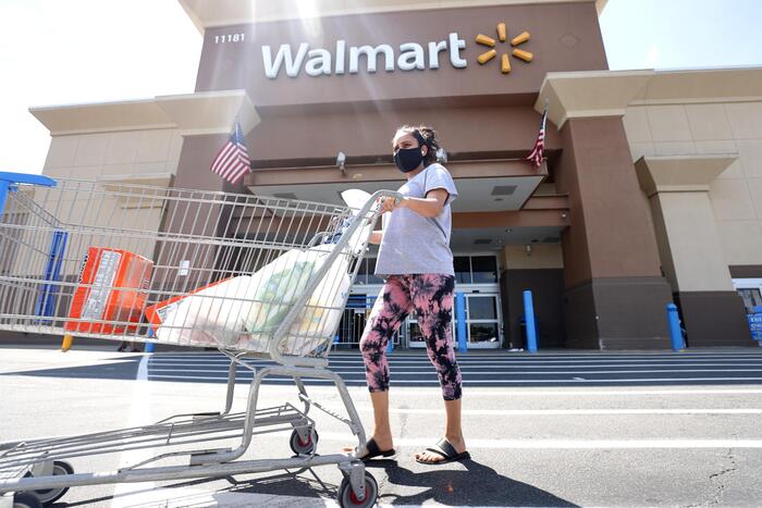 Walmart to require face masks Usa, ancora una strage: sparatoria in un supermercato, 10 morti