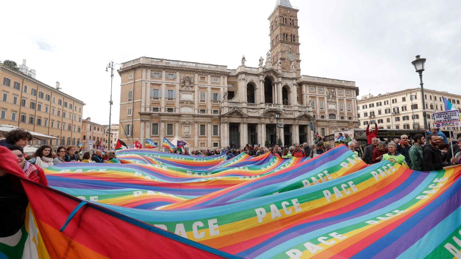 Parole per la pace ricordando il 'mi fa male il mondo' di Giorgio Gaber