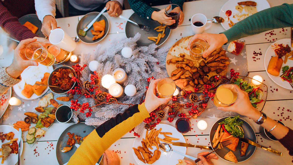 Come evitare i problemi di stomaco durante le feste? Ecco alcuni trucchi