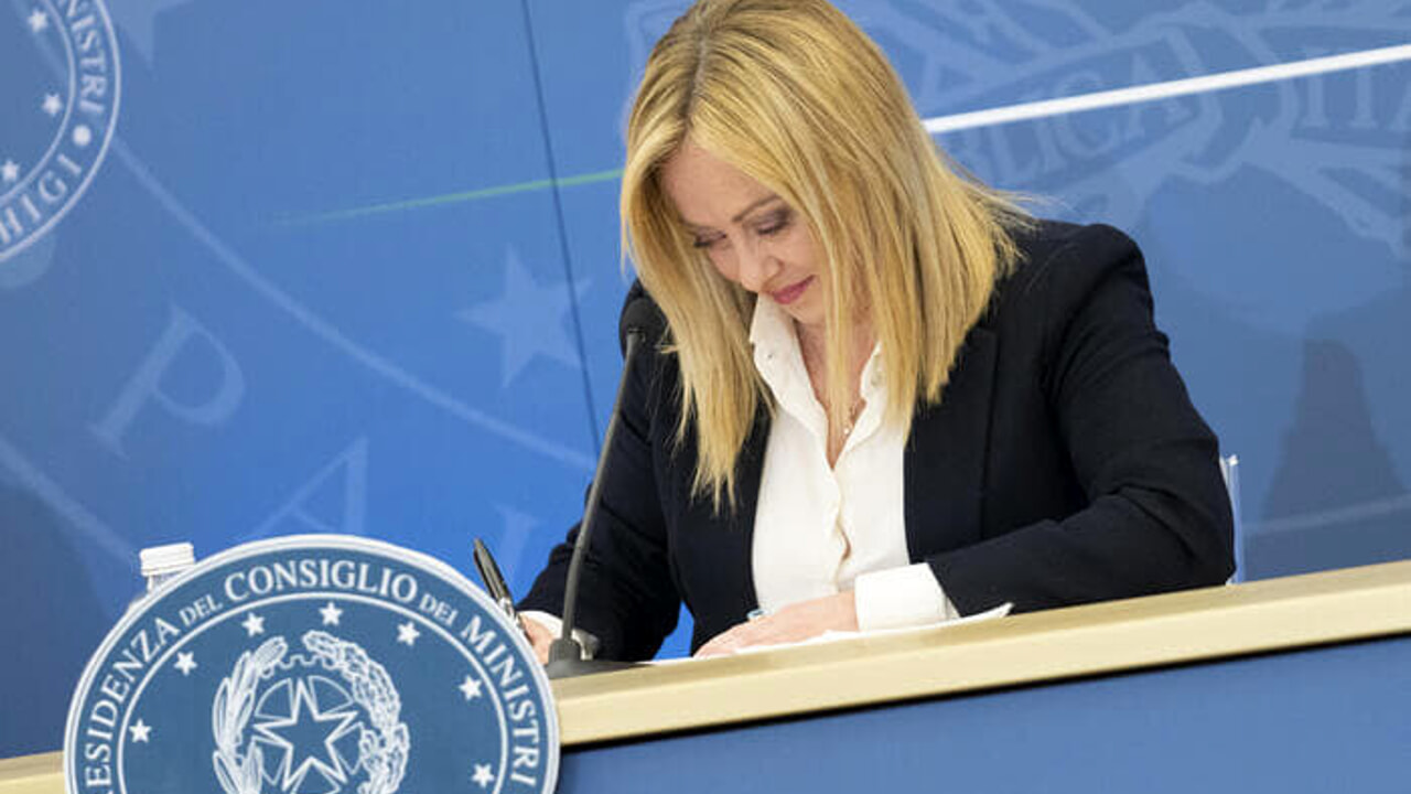 Giorgia Meloni elogia la finanziaria che premia i più ricchi e dimentica gli ultimi: "Sono soddisfatta"