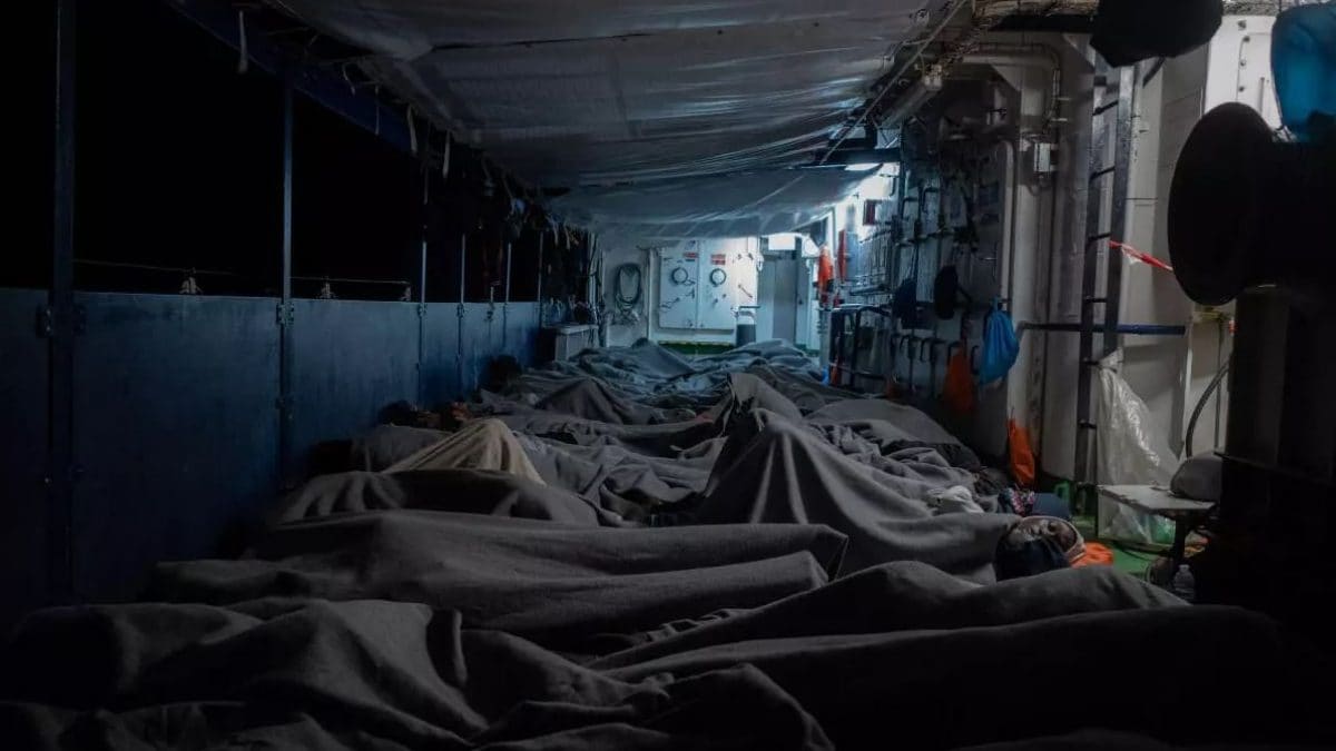 La Humanity 1: "Siamo nelle acque territoriali per trovare riparo ma non andremo a Catania"