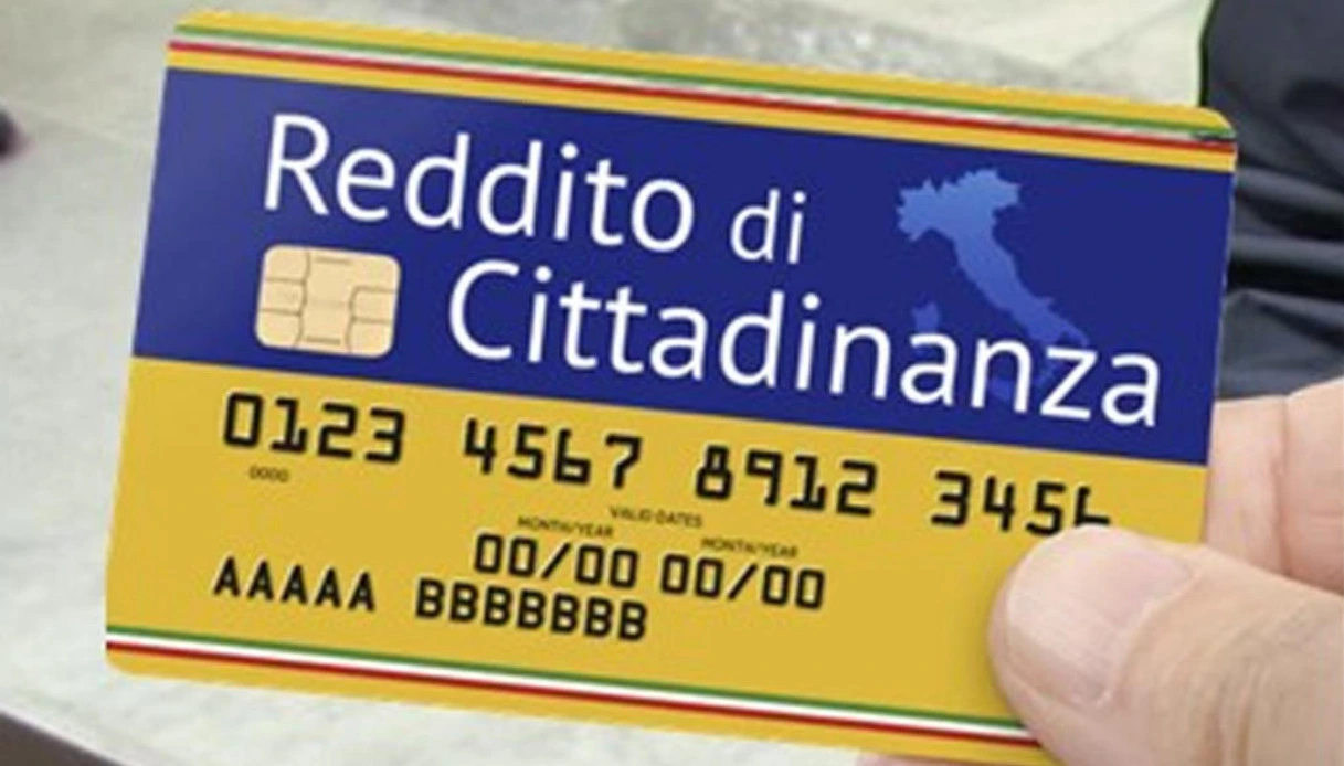 Reddito di cittadinanza finito, in 169mila avvisati da un sms: rabbia nelle sedi Inps