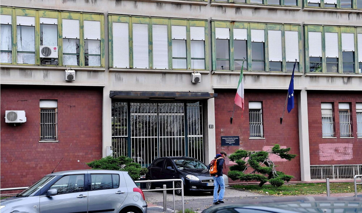 Sette detenuti evadono dal carcere minorile "Beccaria": due subito catturati, uno si è costituto alcune ore dopo