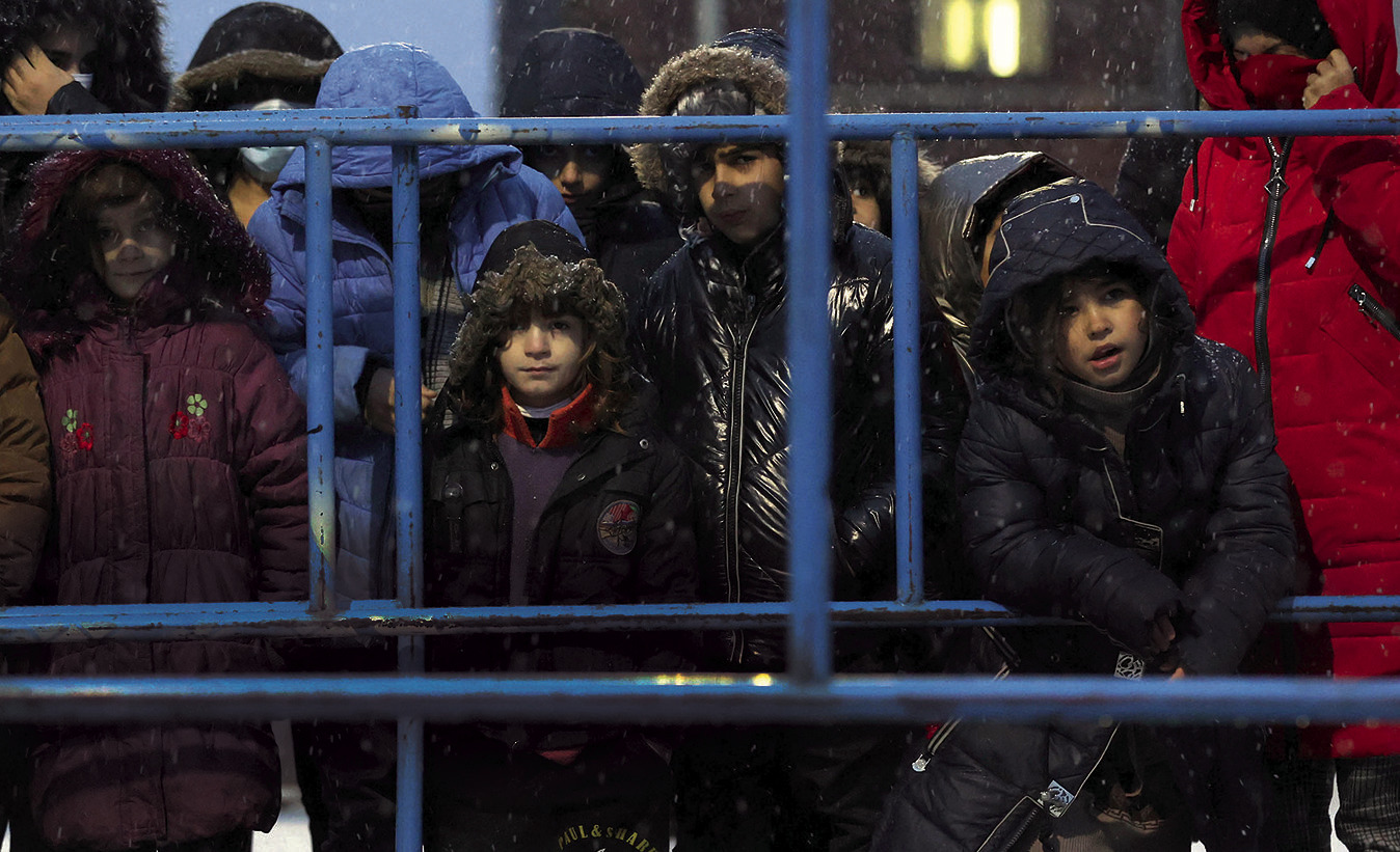 Migranti, il 'libro nero' dei respingimenti: la vergogna dell'Europa