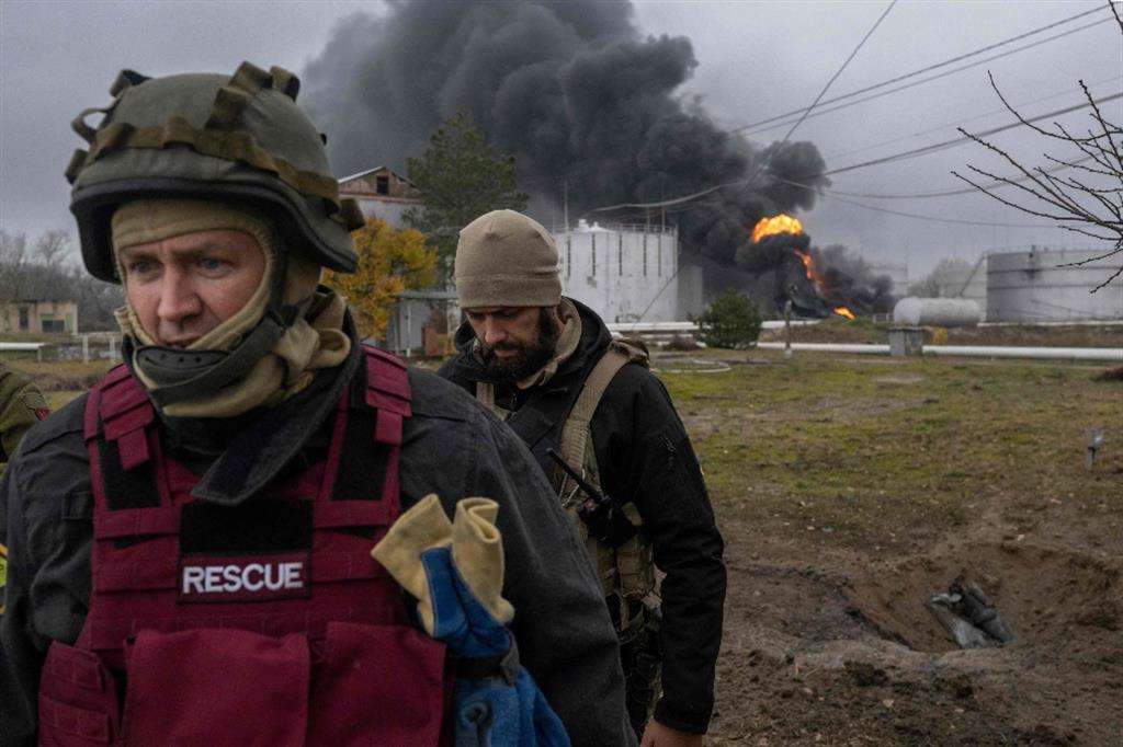 Pioggia di bombe russe sull'Ucraina: a Kherson colpito un ospedale oncologico