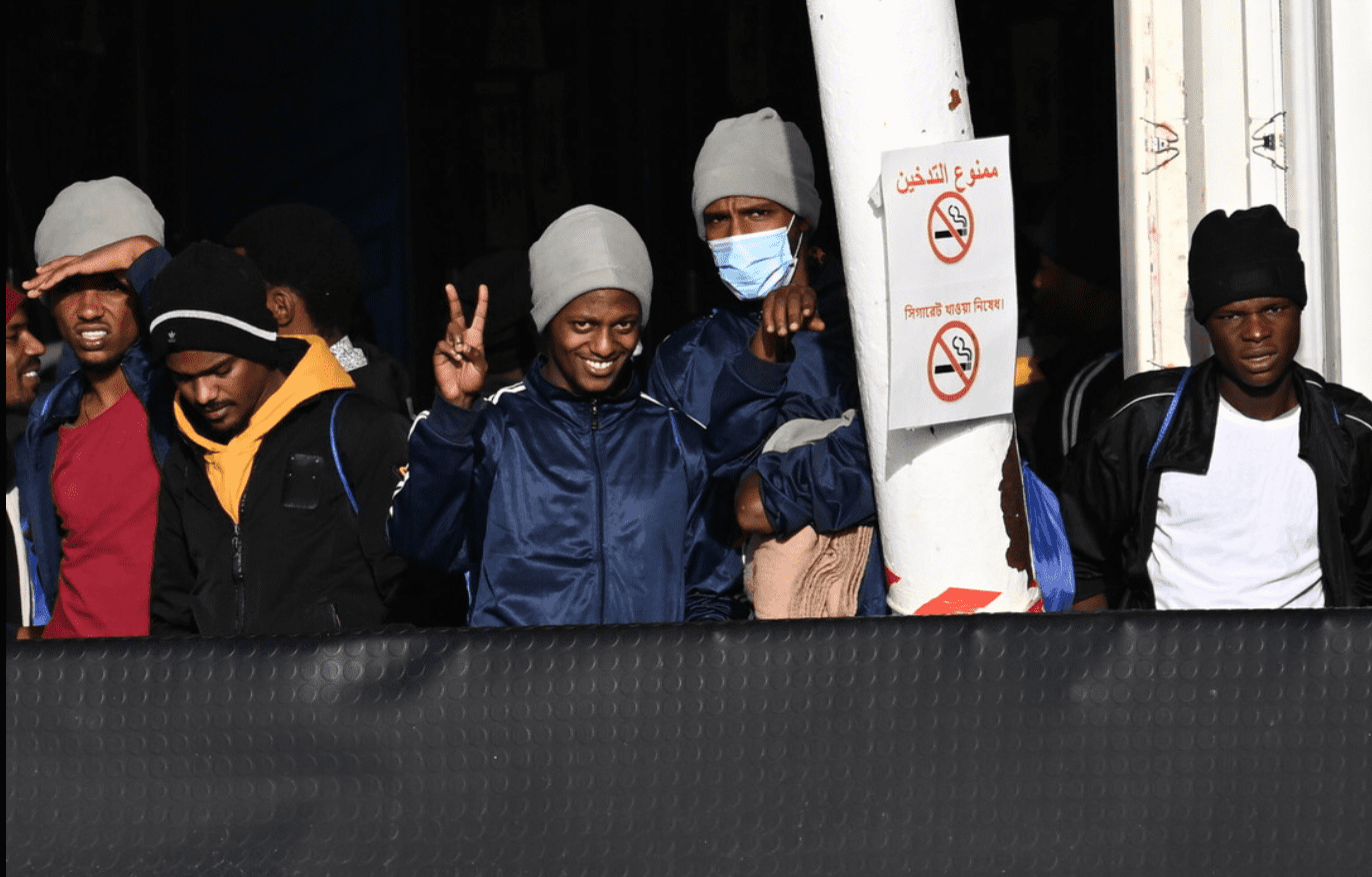 I migranti sbarcano con il loro carico di dolore: donne stuprate e uomini torturati nelle navi Ong