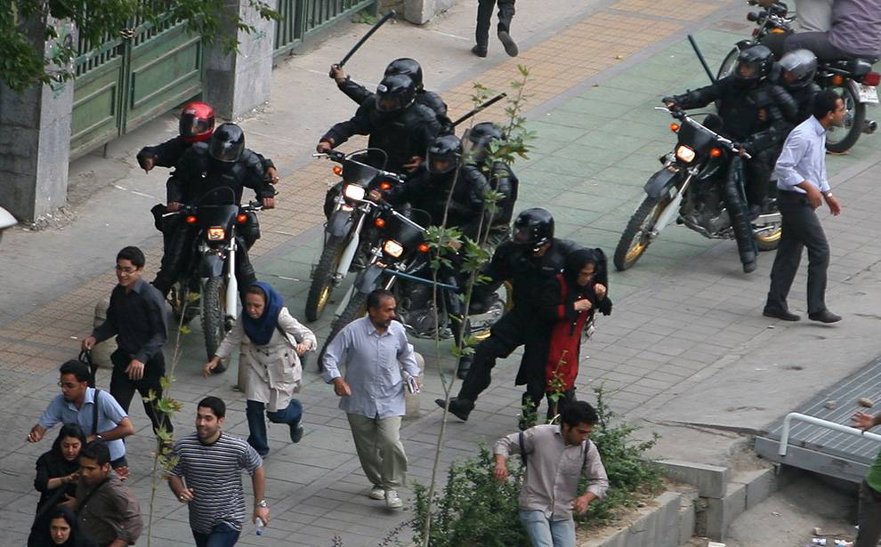 att_522475_0 Le associazioni chiedono all'Italia di fermare la vendita di munizioni in Iran: vengono usate contro i manifestanti