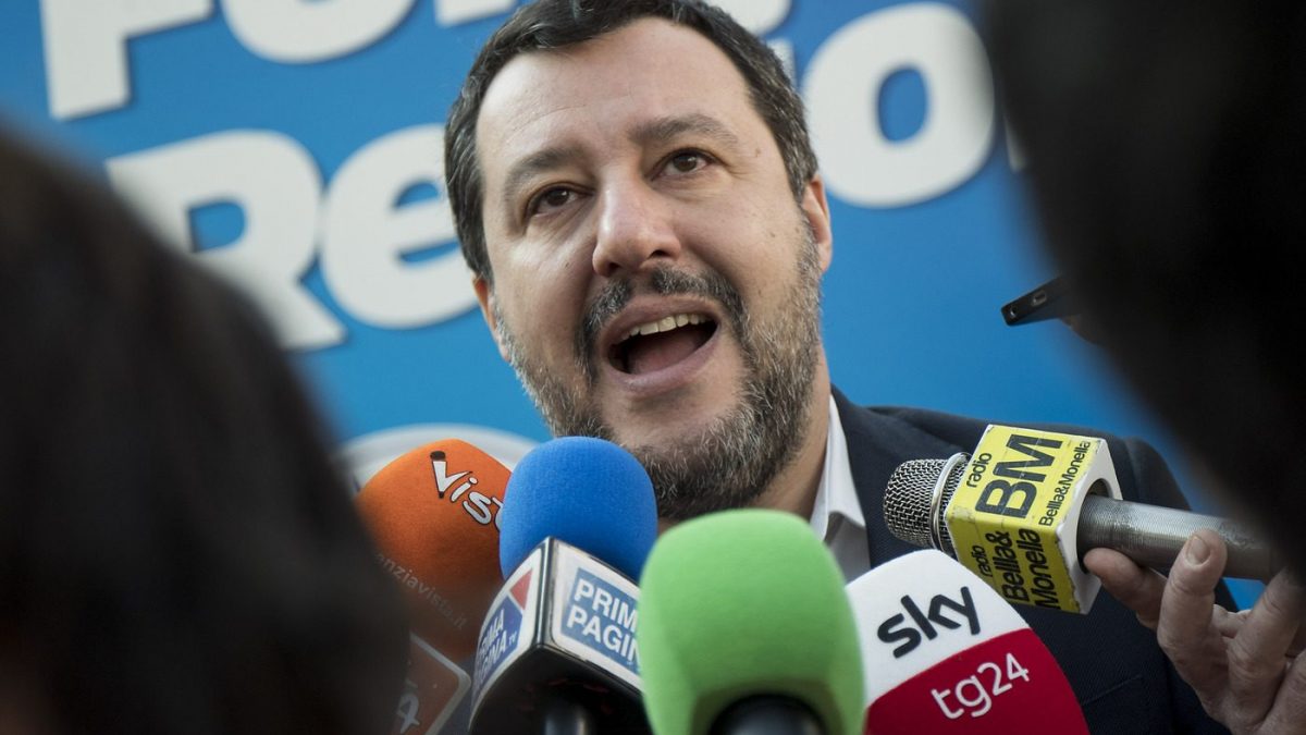Europee, Salvini: "Vannacci ha difeso l'Italia nel mondo, c'è chi candida una persona detenuta all'estero..."