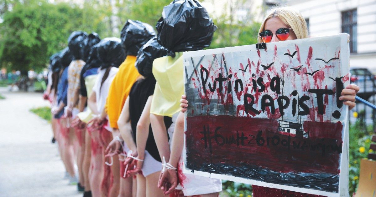 Protest against rapes of women and children in Ukraine by Russian soldiers Lo stupro usato come arma di guerra dai soldati russi: "Spesso avvengono davanti ai parenti e ai bambini''