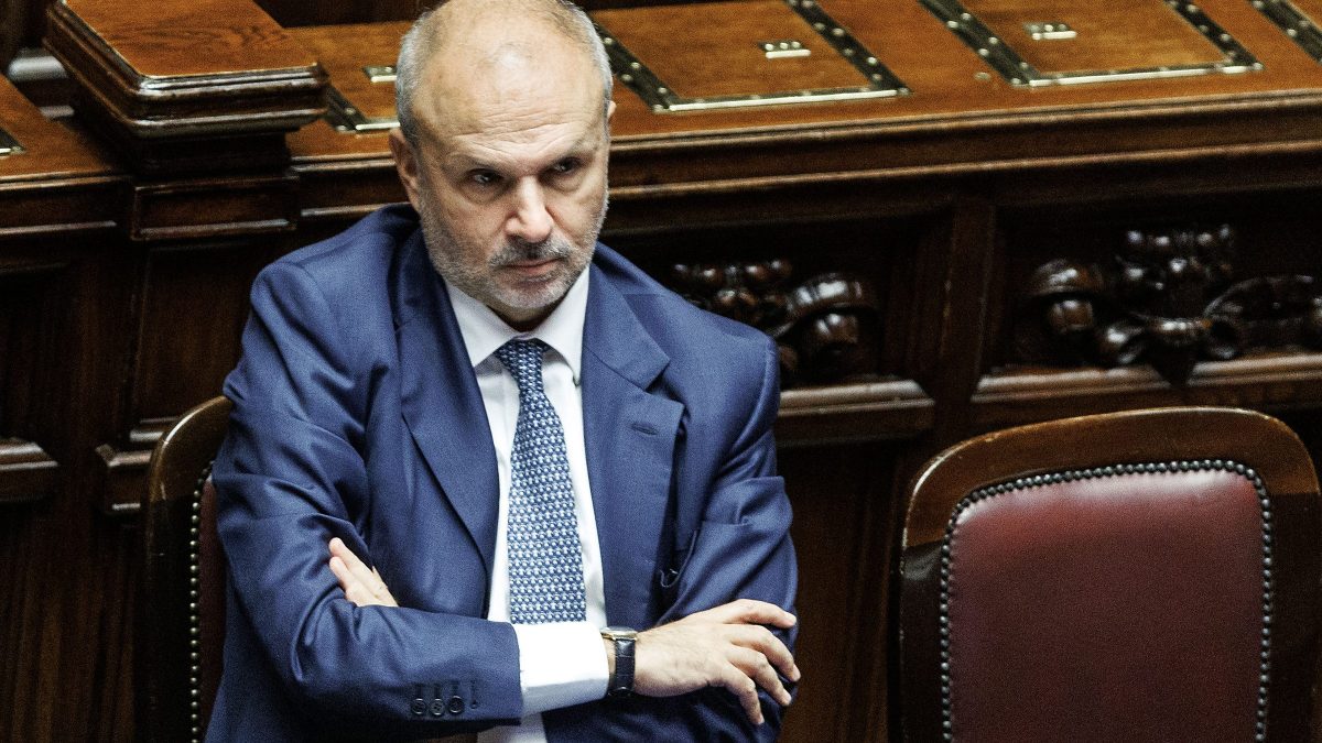 Covid, governo nel caos: Schillaci dice una cosa ma il governo ne fa un'altra