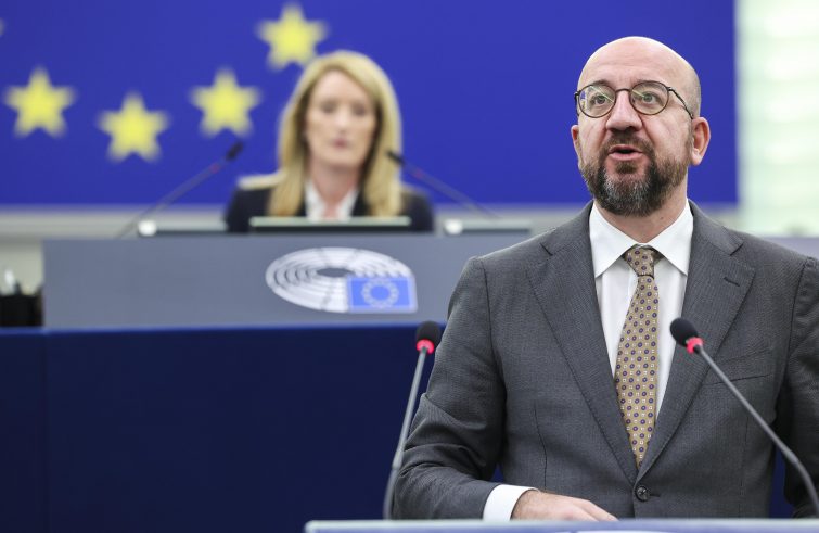 Michel al Parlamento Ue: "Sì all'invio di carri armati in Ucraina, daremo tutto il sostegno necessario"