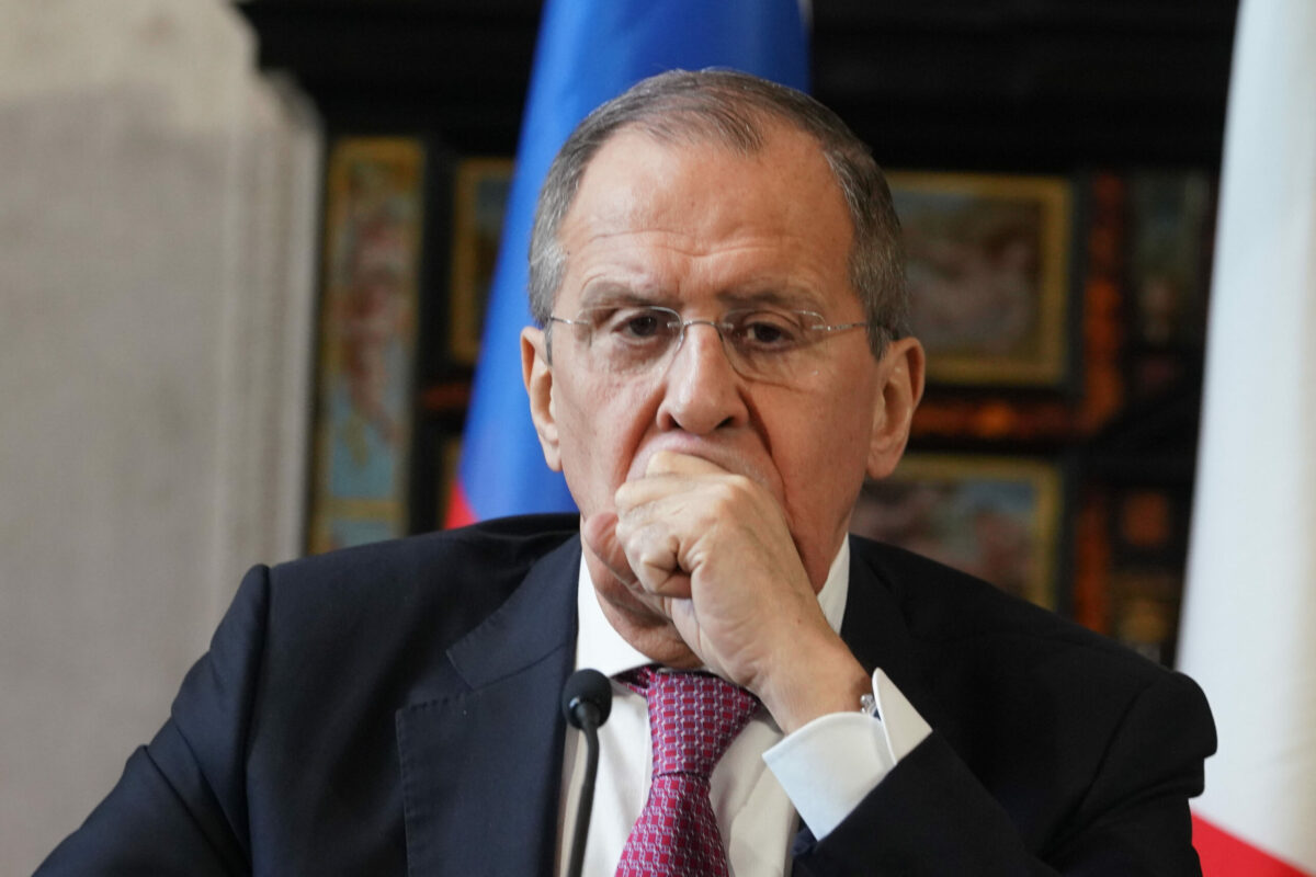 Russia, Lavrov: "Le munizioni all'uranio impoverito provocheranno una nuova escalation"