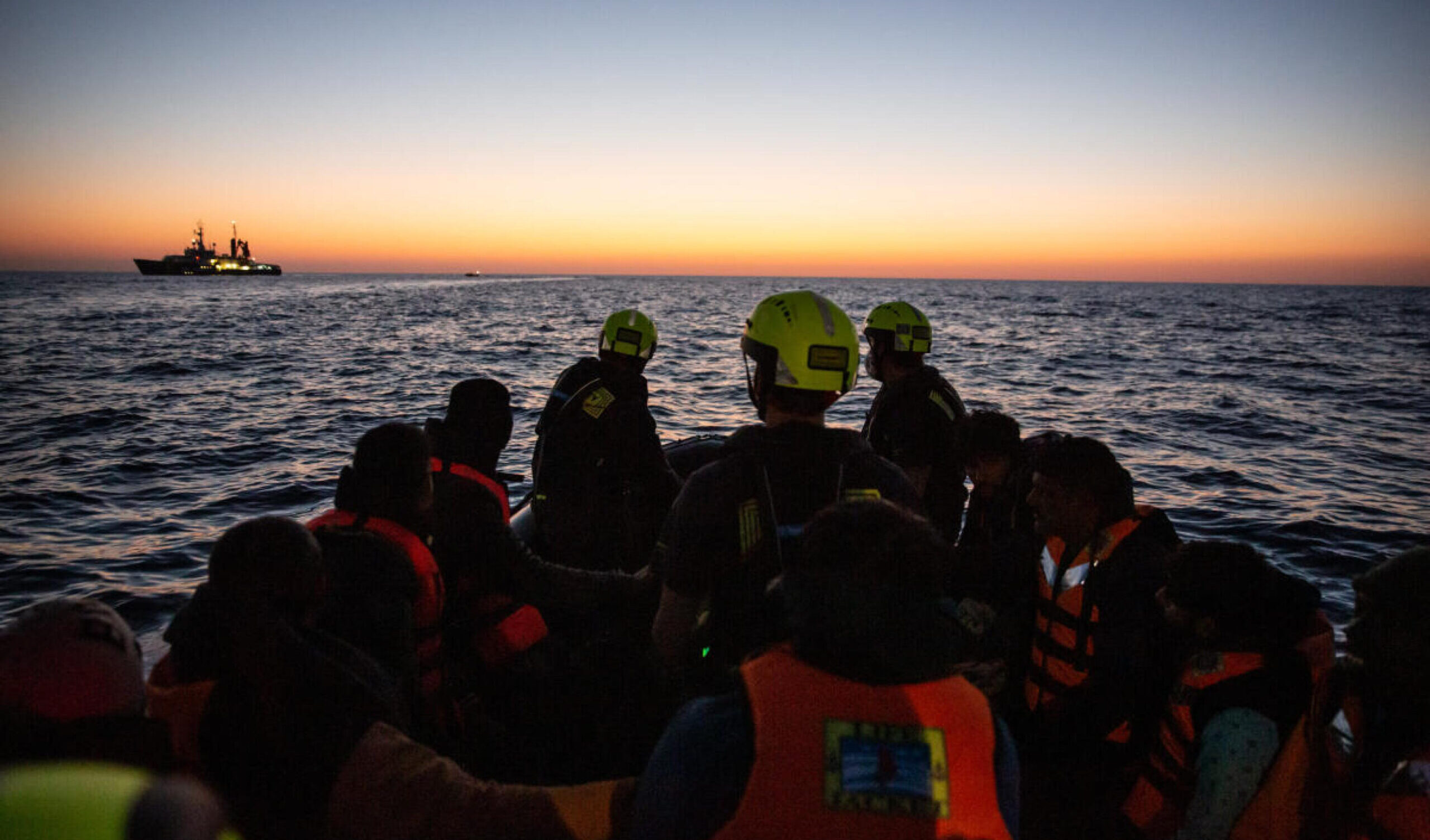 Migranti, 110 vite umane salvate dai "disobbedienti" del mare: ma il governo li vorrebbe cancellare
