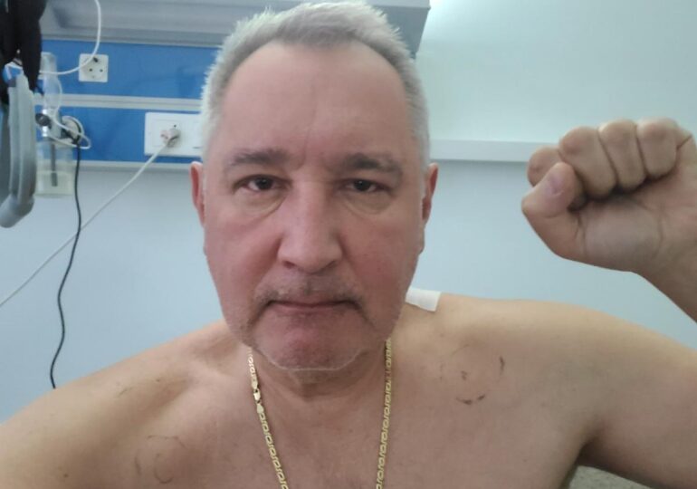 L'ex vicepremier russo Rogozin, ferito invia proiettile a Macron: "È vostro"