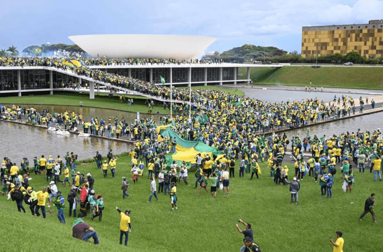 I sostenitori di Bolsonaro assaltano il Parlamento, il ministro della giustizia: "Non prevarranno"