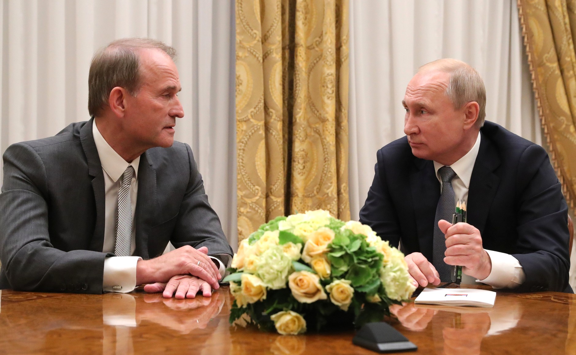 L'oligarca filorusso Viktor Medvedchuk: "Sto organizzando all'estero una opposizione per mandar via Zelensky"