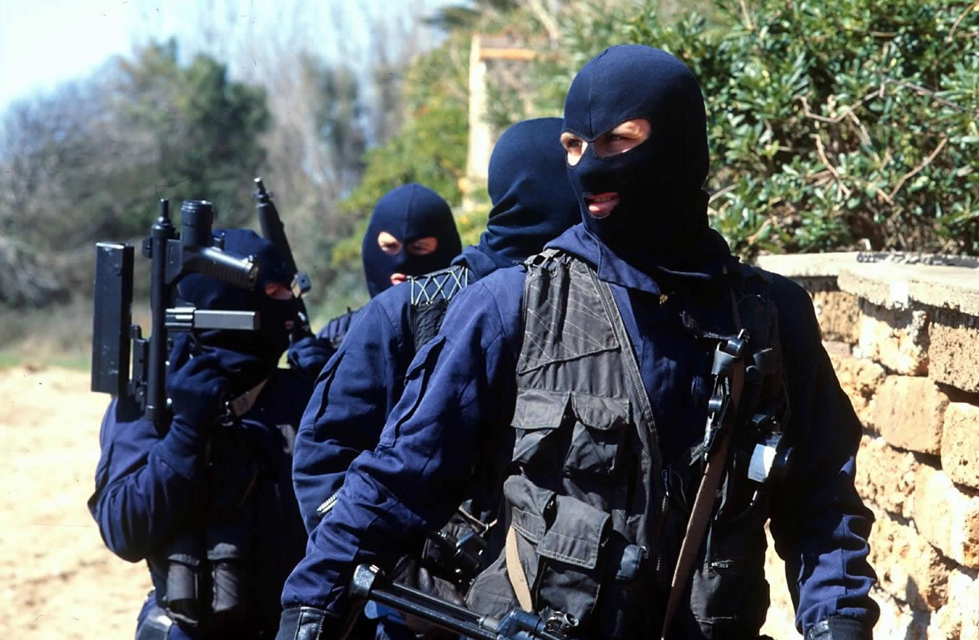 Maxi blitz contro la 'ndrangheta: forze dell'ordine anche a Tor Bella Monaca e ai Quartieri Spagnoli