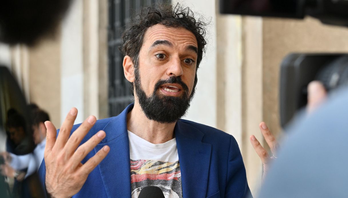L'ex Iena e M5s Giarrusso entra nel Pd  a sostegno di Bonaccini: scoppia la polemica