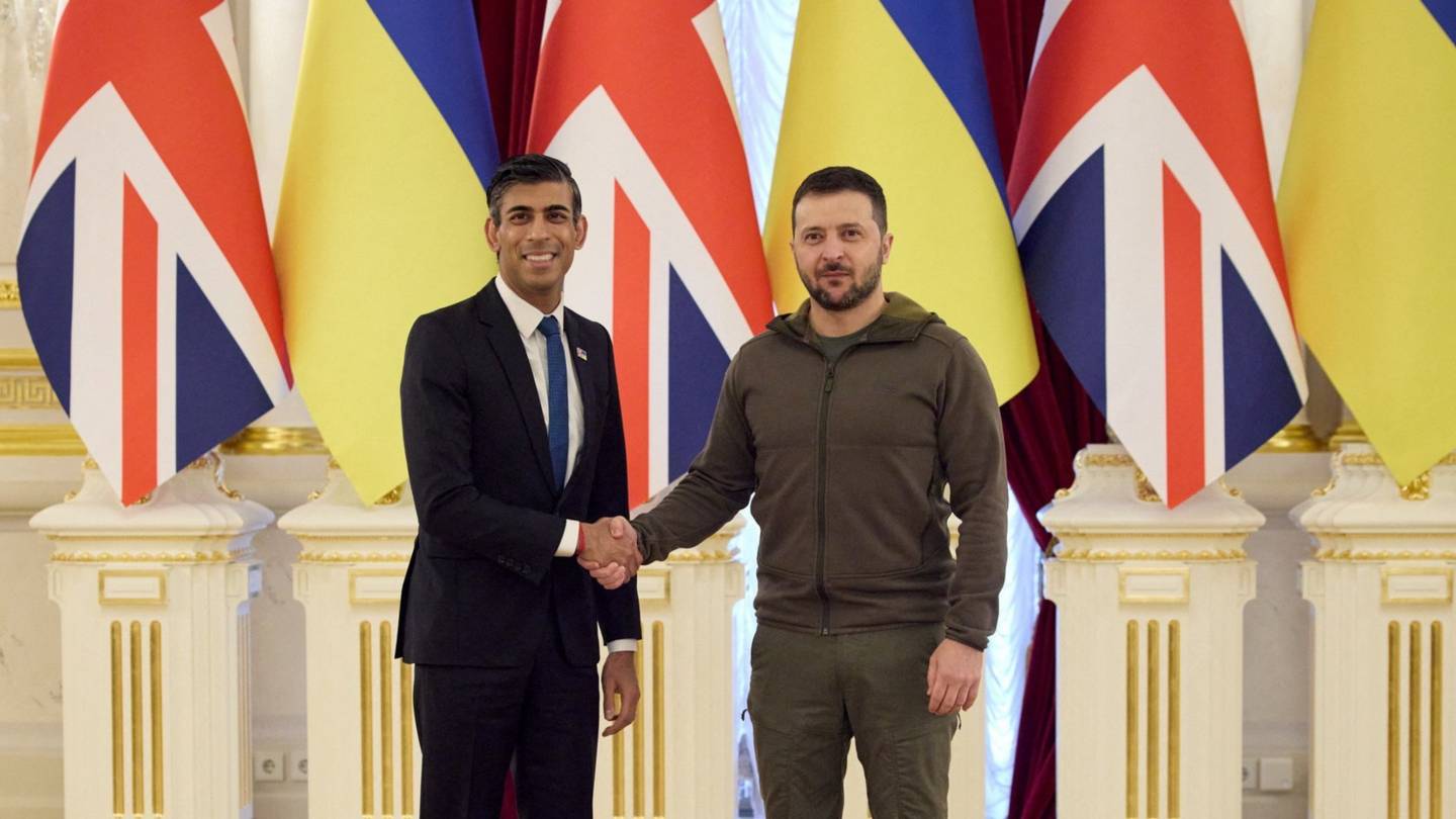 Sunak replica a Putin: "Il Regno Unito resta risoluto nel sostegno all'Ucraina" Sunak replica a Putin: "Il Regno Unito resta risoluto nel sostegno all'Ucraina"