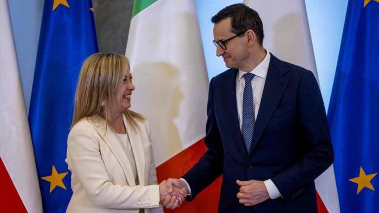 Migranti: Morawiecki sabota il tentativo di Meloni di fare la 'pontiera' con il Ppe