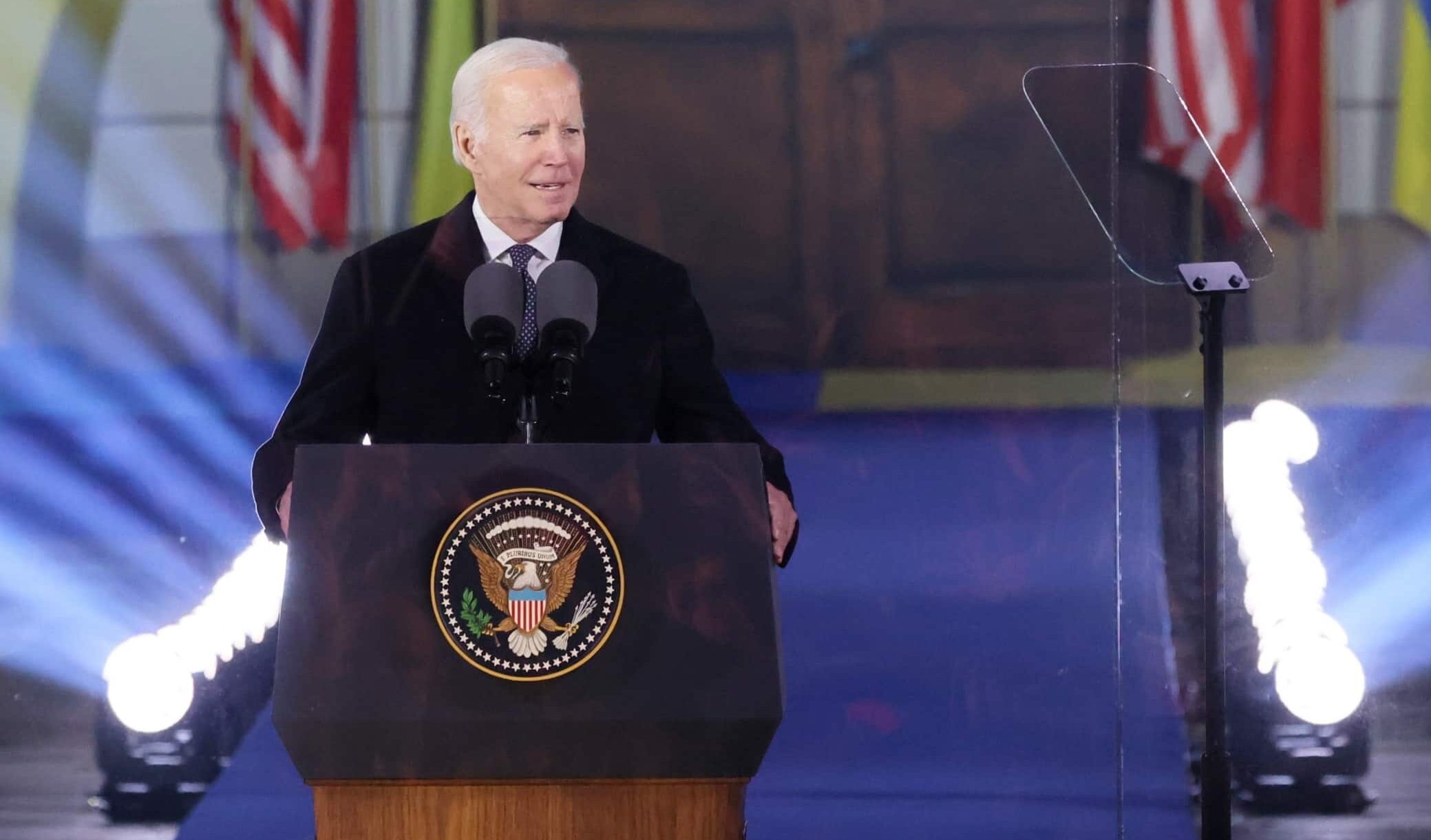 Biden ironizza sulla foto segnaletica di Trump: "Un bel tipo..."